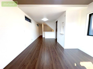 【居間・リビング】 | ショッピングモール近く　食洗機付　LDK19帖　2号棟　浜町 | 現地（2026.02.15撮影）
開放的LDKで心地よい毎日♪