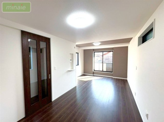 【居間・リビング】 | ショッピングモール近く　食洗機付　LDK19帖　2号棟　浜町 | 現地（2026.02.15撮影）
家族が自然と集まる20帖のLDK