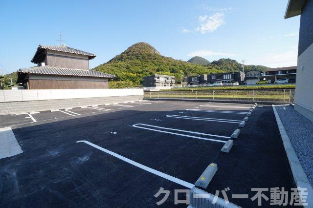 シュトラント国分寺Ⅱの駐車場