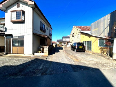 【前面道路含む現地写真】 | 行方市玉造　増築広々7LK