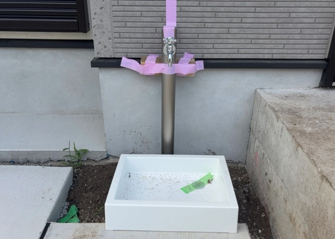 【設備】 | 敷地内には、散水栓や立水栓があります。水道水を直接利用できるため、水を運ぶ手間を省くことが出来ます。大量の水を必要とする洗車作業や清掃などに役立ちます。その他設備とあわせて、現地でご確認ください。