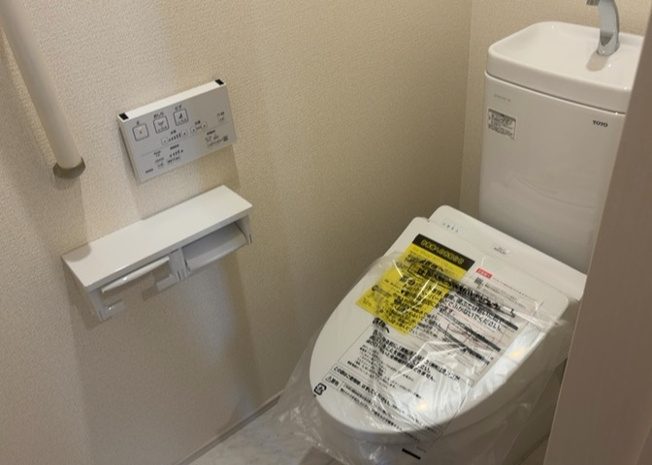 【トイレ】 | トイレは大きさや形、機能、抗菌性などが異なる多種多彩なタイプが各メーカーから出ています。それぞれに良さがあるため、事前にどういったタイプのトイレがいいのかをご家庭内で決めて、内見に行くといいでしょう。