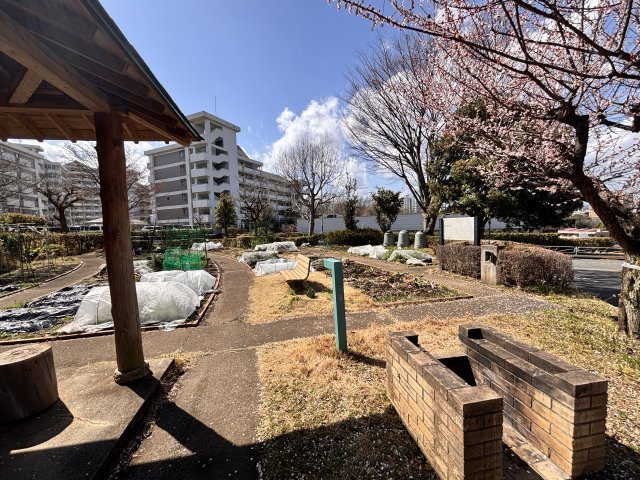 クラインガルテンで家庭菜園を楽しめます（年額5,000円、3年に一度の抽選有り）
