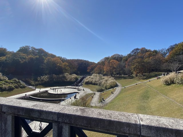 近隣の長池公園は約20ヘクタールの広大な敷地があり、休日にゆっくりと過ごせます