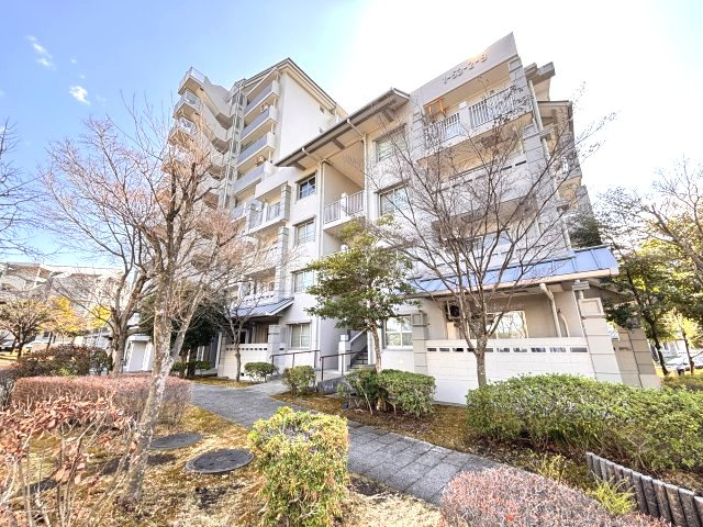 建物北側からの外観です　2021年大規模修繕工事履歴がありきれいです