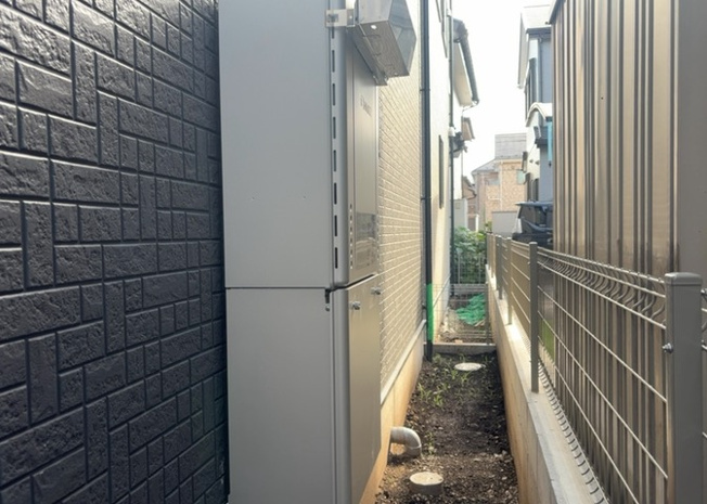 【発電・温水設備】 | 省エネ給湯器とは従来型の給湯器より熱効率が高く、少ない燃料でたくさんのお湯を沸かすことが出来る高効率な給湯器のことを指します。また、省エネ給湯器には種類があり、利便性や効果なども様々です。