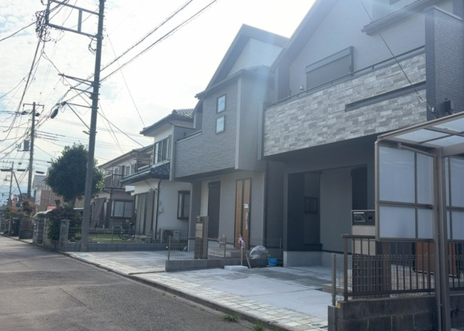 【前面道路含む現地写真】 | お持ちの車種によっては前面道路が広い方が便利でしょう。しかし、前面道路が広ければその分交通量が多くなるため、騒音などが気になる場合があります。実際に現地を見学し、周辺交通量や騒音などを確認しましょう！