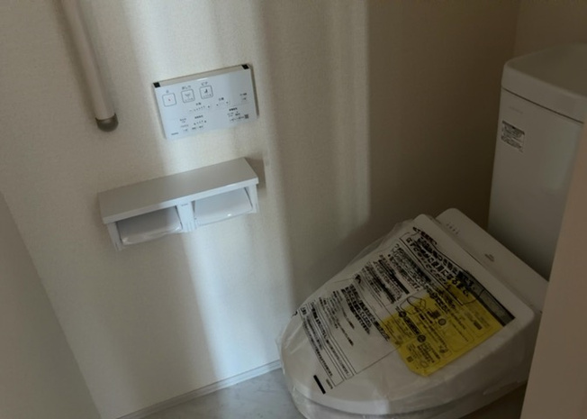 【トイレ】 | トイレは大きさや形、機能、抗菌性などが異なる多種多彩なタイプが各メーカーから出ています。それぞれに良さがあるため、事前にどういったタイプのトイレがいいのかをご家庭内で決めて、内見に行くといいでしょう。