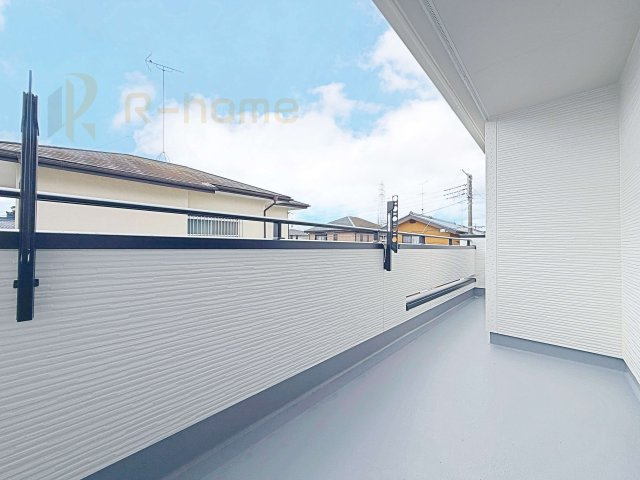 牛久市南5丁目5期　新築戸建て　1号棟のバルコニー|お布団やラグなどの大きな物も干しやすい広々としたバルコニー！