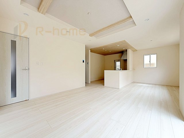 牛久市南5丁目5期　新築戸建て　1号棟の居間・リビング|広々としたLDK♪充分な広さがあり、ご家族でインテリアのレイアウトを考えるのも楽しみですね！