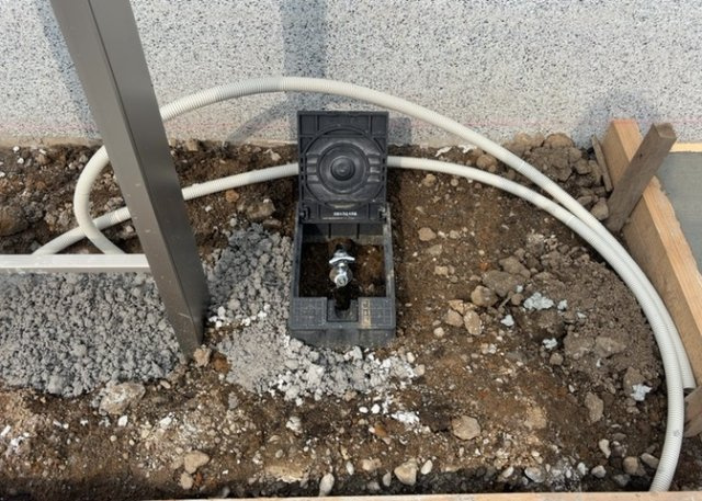 【設備】 | 敷地内には、散水栓や立水栓があります。水道水を直接利用できるため、水を運ぶ手間を省くことが出来ます。大量の水を必要とする洗車作業や清掃などに役立ちます。その他設備とあわせて、現地でご確認ください。
