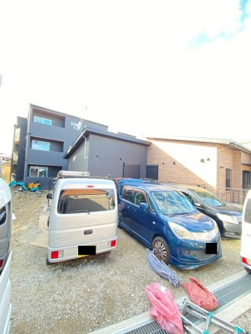 セレニティ豊川の駐車場