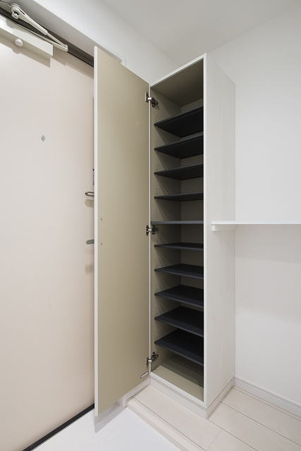 ヒルズ古出来の玄関