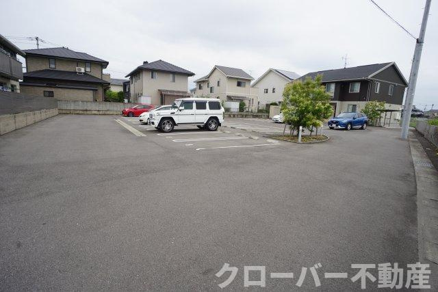 フォンテーヌ金倉 B棟の駐車場