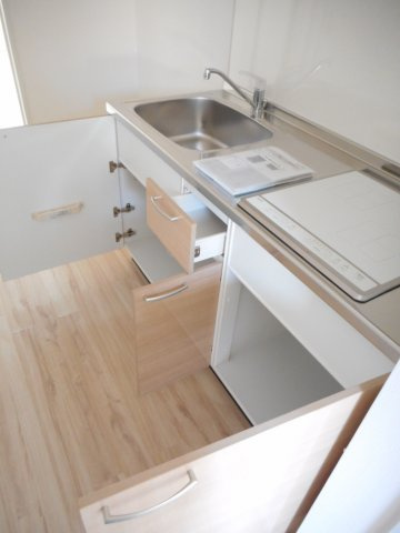 シャルル　フォワイエのキッチン|収納