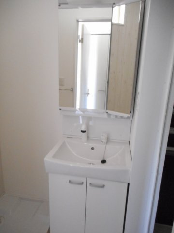 シャルル　フォワイエの独立洗面台|独立洗面台、朝の身支度には欠かせません