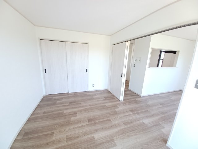 グレースコートの洋室|落ち着いた色調の洋室です