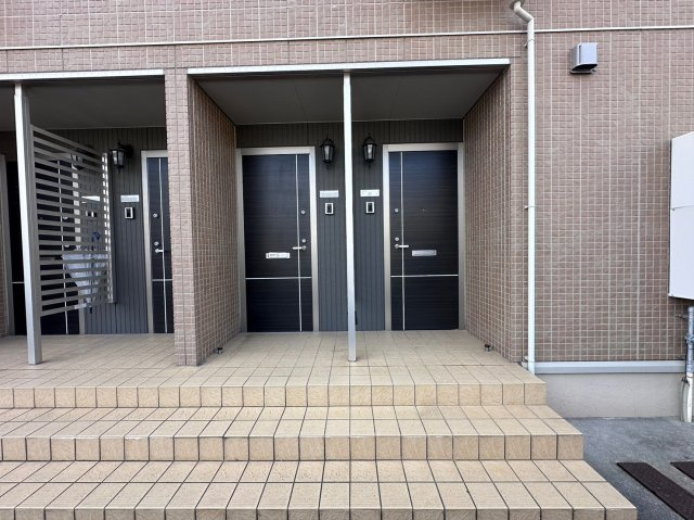 メルシー阿保のエントランス