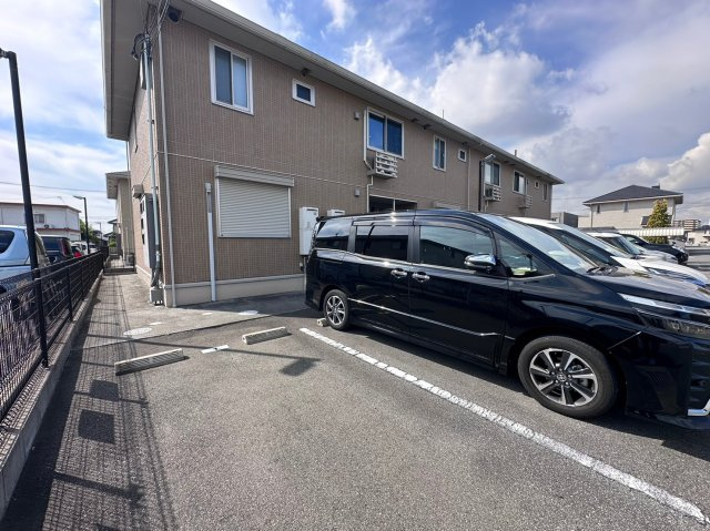 メルシー阿保の駐車場