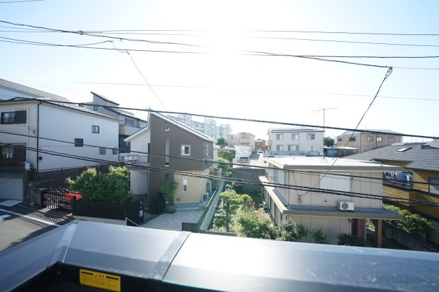 横浜駅1駅の利便性×落ち着いた住環境｜56坪超の新築戸建て★仲介手数料無料★の展望|周囲に圧迫感が少なく、開放感ある眺望が魅力。空を広く感じられる、気持ちの良いロケーションです。
