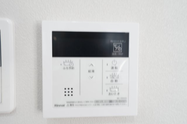 横浜駅1駅の利便性×落ち着いた住環境｜56坪超の新築戸建て★仲介手数料無料★の発電・温水設備|追い焚き・自動湯はり機能付きで、いつでも快適なバスタイム。 ご家族の入浴時間が異なっても安心して使えます。