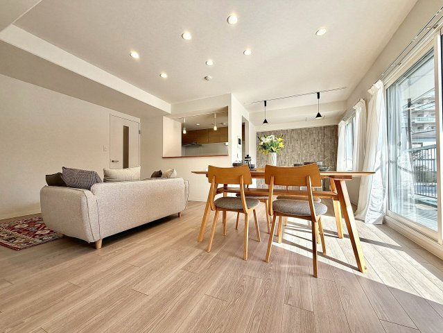 ひばりが丘パークマンションの居間・リビング