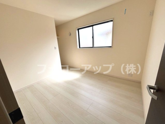 リーブルガーデン大阪狭山市大野台7期の洋室|明るい洋室です