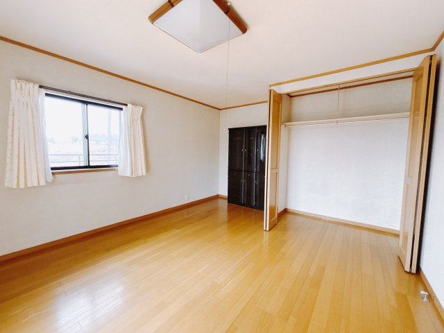 【中古戸建】前橋市茂木町の洋室|■2階洋室｜2階各居室には収納をご用意しています♪常にお部屋を綺麗に保てます！小さなお子様も自然とお片付けができるようになるのでうれしいですよね！