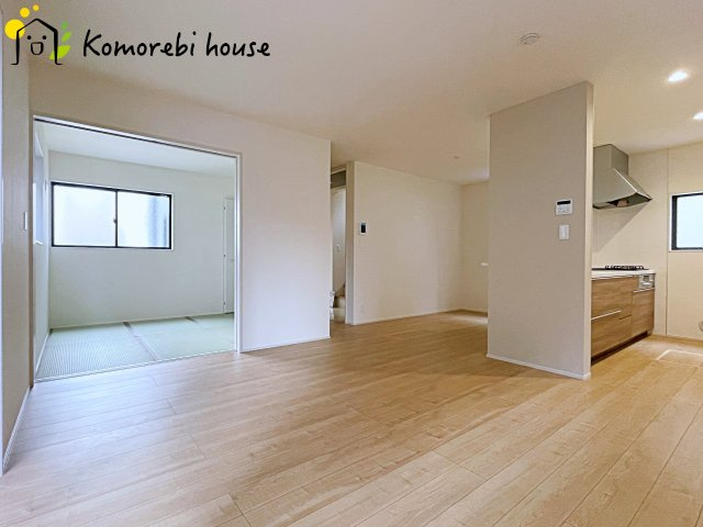 北区日進町1丁目　新築一戸建て　リーブルガーデン　01の居間・リビング|26.7.27撮影済み