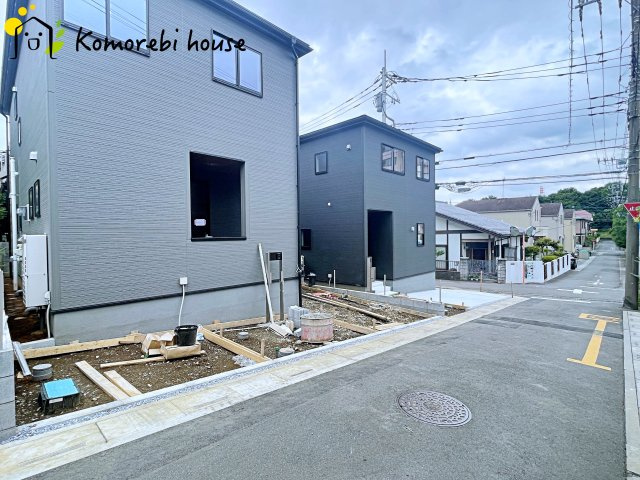 北区日進町1丁目　新築一戸建て　リーブルガーデン　01の前面道路含む現地写真|26.7.27撮影済み