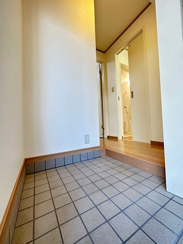 フォレストコート西元町の玄関