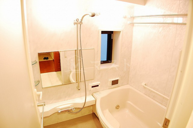 リーガル京町堀の浴室|同マンションの違うお部屋の写真です。