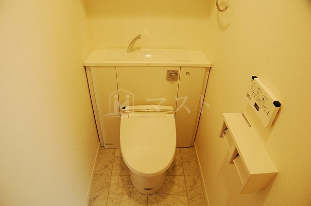 リーガル京町堀のトイレ|同マンションの違うお部屋の写真です。