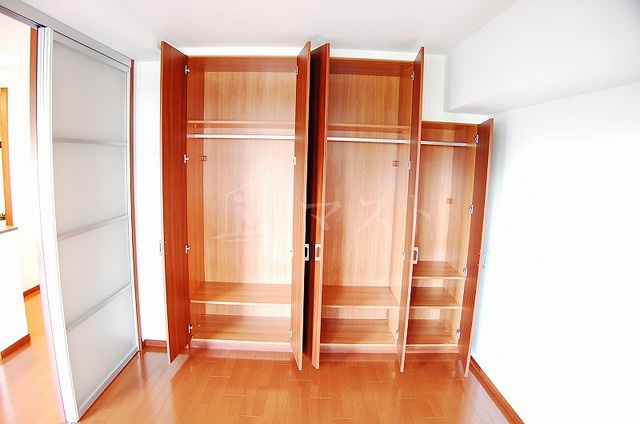 リーガル京町堀の収納|同マンションの違うお部屋の写真です。