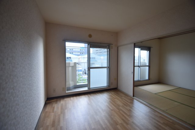 グリーンタウン石井の寝室|開放的な寝室です