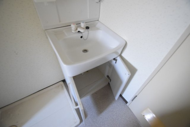 グリーンタウン石井の洗面所|明るい洗面所です