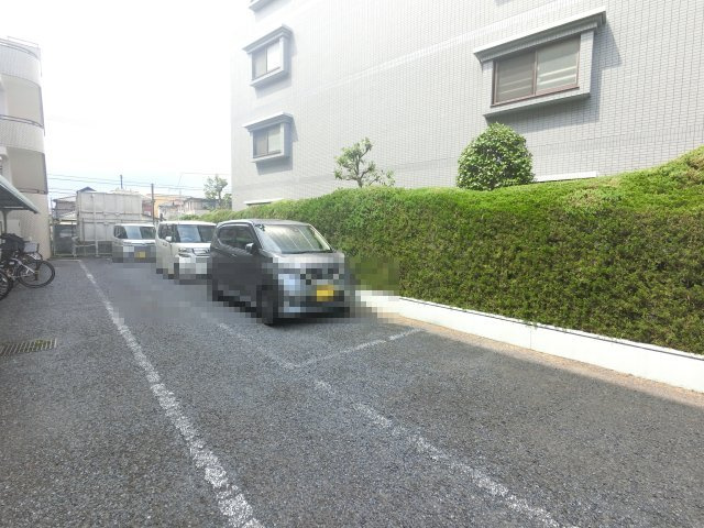 グランベール参号館の駐車場