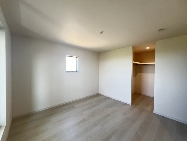 桜井市三輪　第10期全２棟の洋室|落ち着いた色調の洋室です　ウォークインクローゼット付き