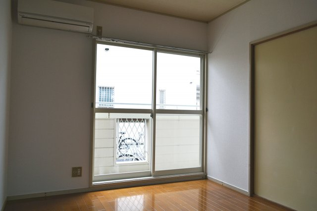 コーポ・シャトレーヌの洋室|スタンダードな洋室です