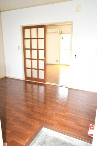 コーポ・シャトレーヌの内装|明るい室内です