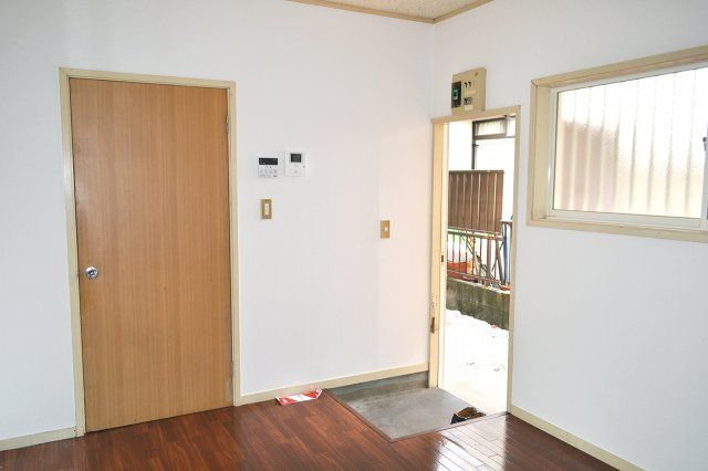 コーポ・シャトレーヌの玄関|落ち着いた玄関です