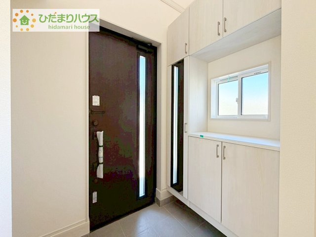 【玄関】 | 龍ケ崎市姫宮町　新築戸建 | 丁度良い靴箱のサイズ♪これだけあれば家族全員の靴がしまえてスッキリ(^O^)