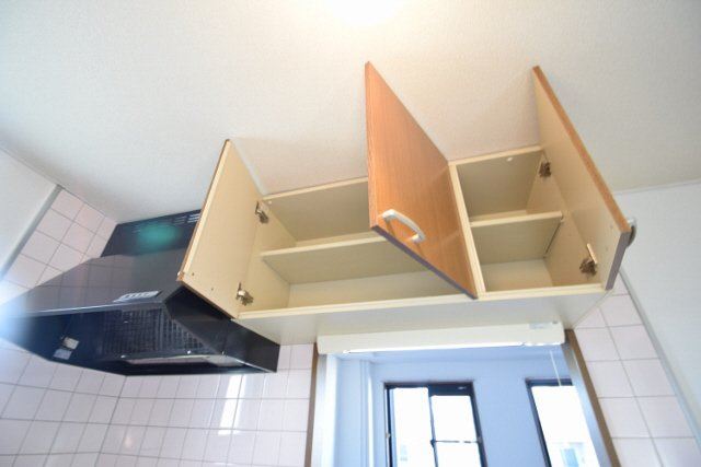 コンフォースＫのその他|キッチン上部に棚あります
