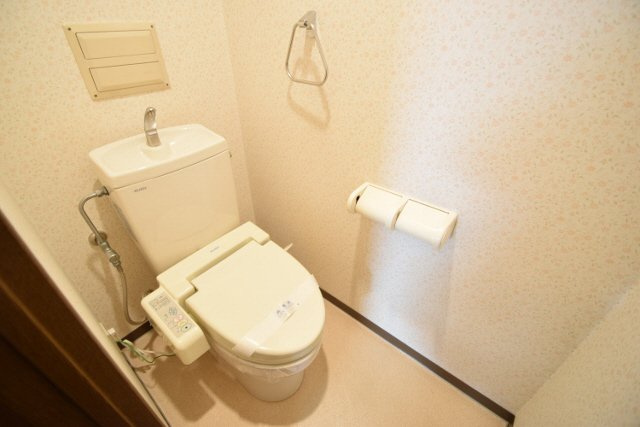 コンフォースＫのトイレ|ウォッシュレット付き