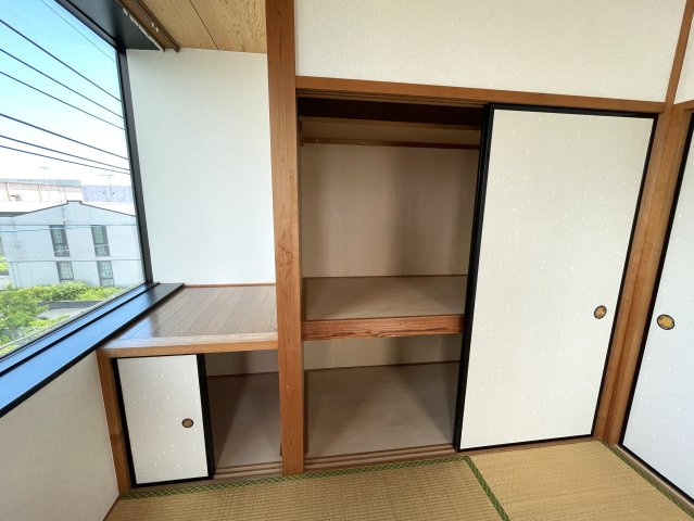 小林ビルの収納