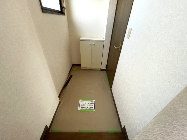 小林ビルの玄関
