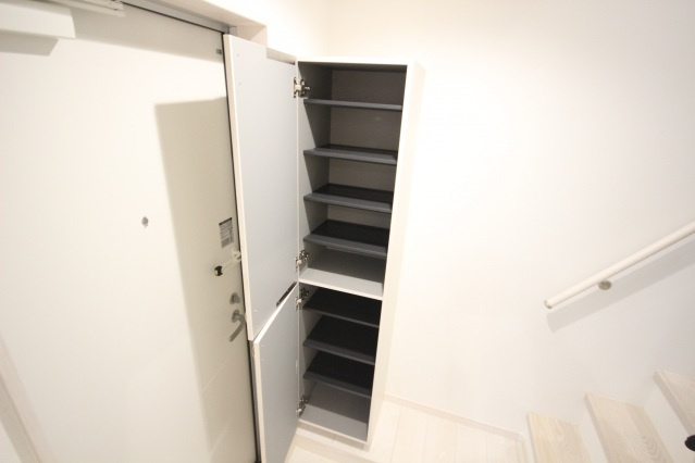 熊本市中央区坪井５丁目のアパートの玄関