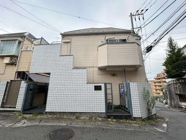 横浜市戸塚区戸塚町のアパートの外観