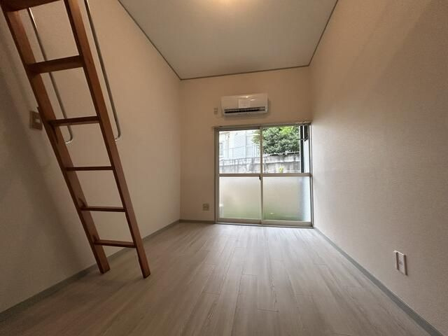 横浜市戸塚区戸塚町のアパートの居間・リビング