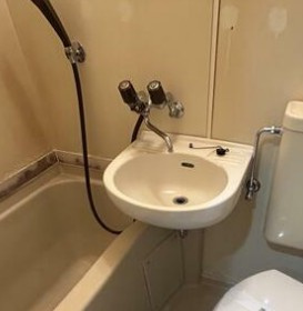 横浜市戸塚区戸塚町のアパートの洗面所